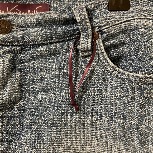 NWOT 12P GLORIA VANDERBILT AMANDA STYLE LIGHT BLUE PATTERNED JEANS - Picture 2 of 9